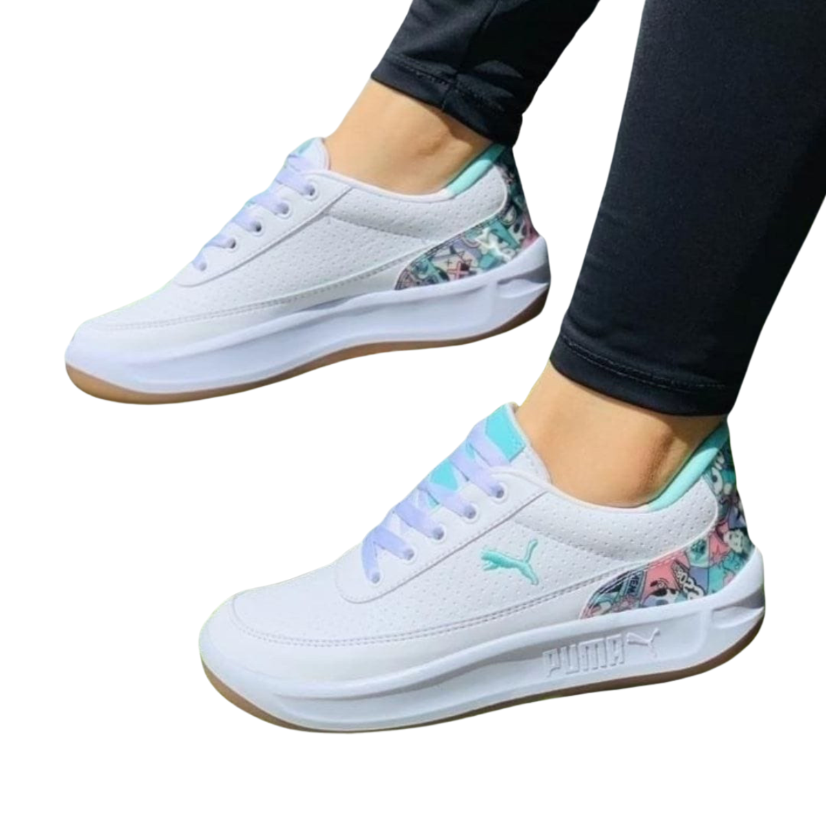 Zapatillas Puma Mujer Urbanas: Estilo y Comodidad en Cada Paso ¿Buscas las Zapatillas Puma Mujer Urbanas perfectas? Estás en el lugar adecuado. En Onlineshoppingcenterg, ofrecemos una amplia selección de zapatillas Puma para mujer que combinan lo mejor del estilo urbano con la máxima comodidad. Ya sea que prefieras modelos clásicos, modernos o con plataforma, tenemos justo lo que necesitas para completar tu look casual y deportivo.  ¿Por qué elegir las Zapatillas Puma Mujer Urbanas? Las Zapatillas Puma Mujer Urbanas son el equilibrio perfecto entre estilo y funcionalidad. Diseñadas pensando en la comodidad y el estilo de vida activo de la mujer moderna, estas zapatillas se adaptan a cualquier ocasión, ya sea para caminar por la ciudad, hacer ejercicio o simplemente completar un outfit casual.  Beneficios de las Zapatillas Puma Mujer Urbanas Estilo urbano moderno: Los modelos urbanos de Puma ofrecen un diseño contemporáneo, ideal para quienes buscan un look fresco y a la moda. Comodidad todo el día: Con suela acolchada y materiales ligeros, las Zapatillas Puma Mujer Urbanas están diseñadas para proporcionar comodidad durante todo el día. Variedad de colores y diseños: Desde zapatillas Puma mujer urbanas blancas hasta opciones en colores más oscuros como las zapatillas Puma mujer urbanas negras, hay una opción para cada estilo. Zapatillas Puma Mujer Urbanas: Opciones para Todos los Gustos En Onlineshoppingcenterg, contamos con una gran variedad de modelos de Zapatillas Puma Mujer Urbanas. Aquí te presentamos algunos de los más populares:  Zapatillas Puma Mujer Urbanas Blancas Las zapatillas Puma mujer urbanas blancas son un básico en cualquier guardarropa. Perfectas para combinar con cualquier atuendo, ya sea con jeans, shorts o faldas, estas zapatillas aportan un toque de frescura y modernidad. Además, su color neutro las convierte en un calzado versátil para usar en cualquier ocasión.